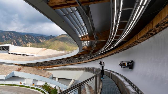 2026国际足联世界杯-国际训练周揭幕 24国运动员体验国家雪车雪橇赛道